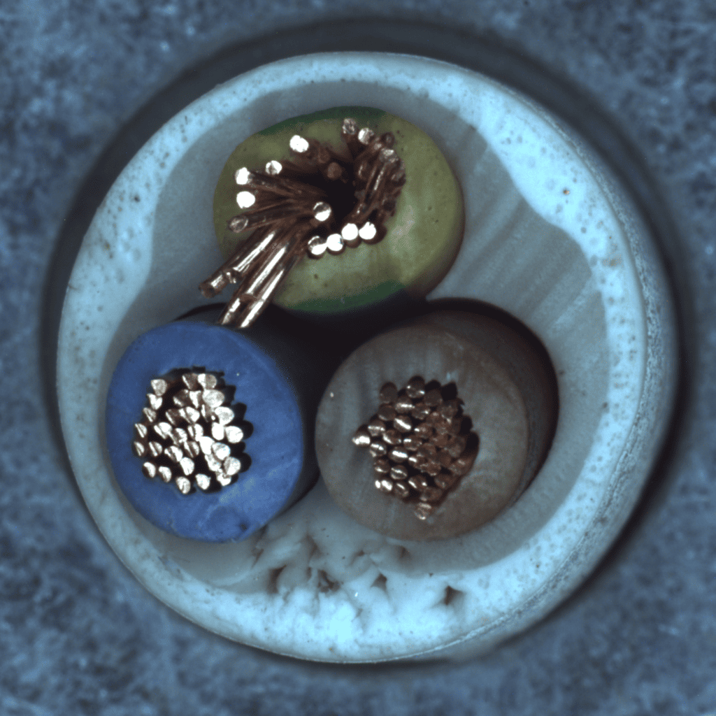/lukas/bachelor-thesis/raw/commit/020a8c4789493232e7b6445454655bb120b0971b/rsc/mvtec/cable/combined_example.png